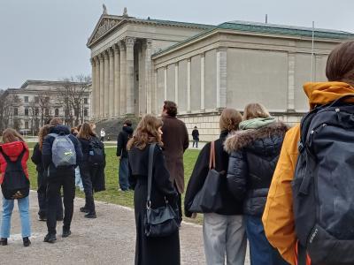 „Politischer und gesellschaftlicher Konsens. Konflikte und Konfliktlösungsstrategien – in der Antike und heute?“ vom 03.12. – 08.12.2025 am Wittelsbacher-Gymnasium in München - Bilder 2